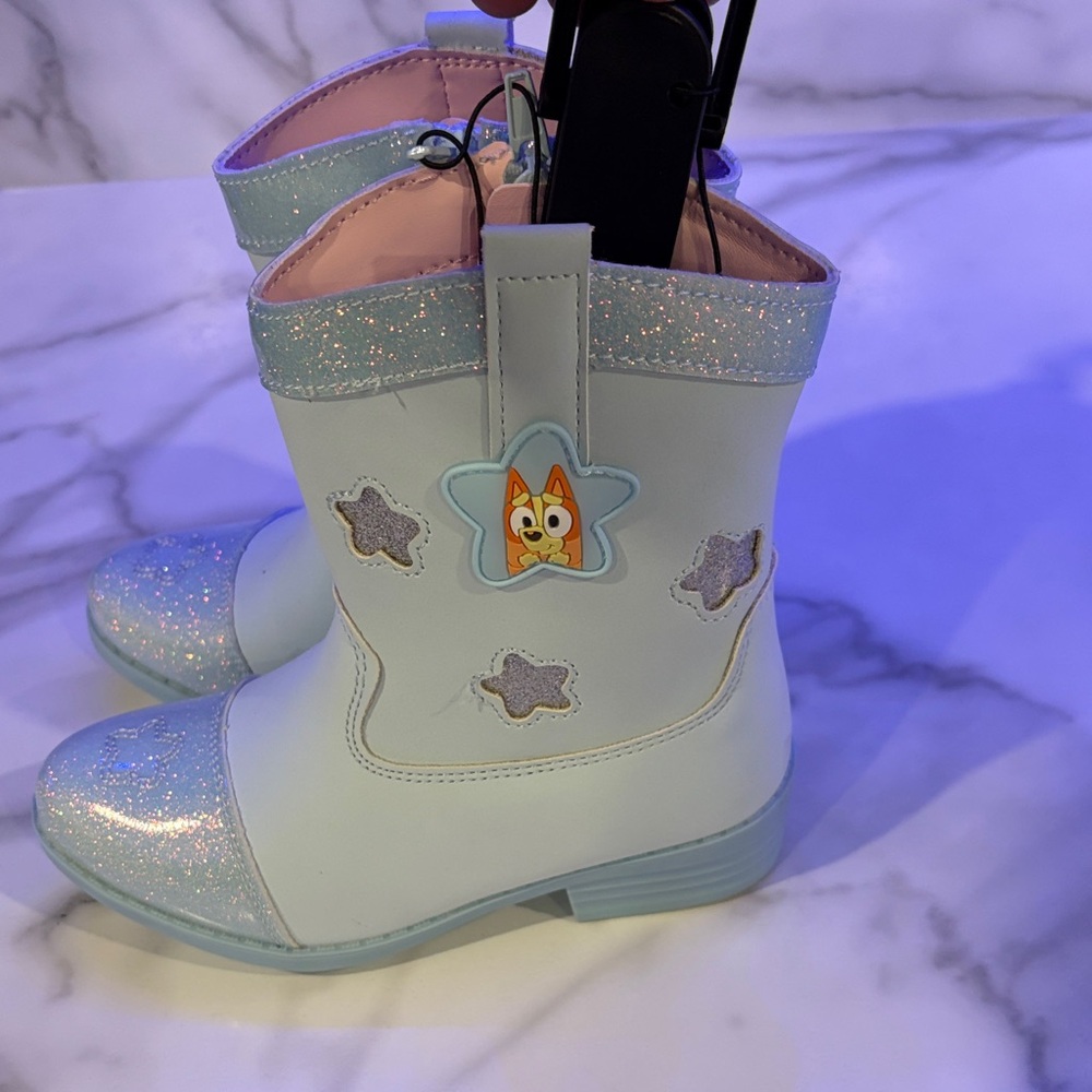 Bluey light up Cowgirl Boots with Star Accents - Picture 3 of 6
